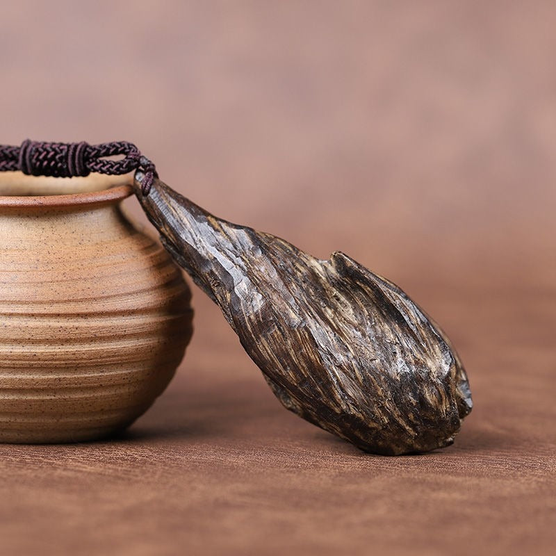 An Ancient Secret for Modern Stress——Agarwood Essence: Natural Stress-Relief Necklace