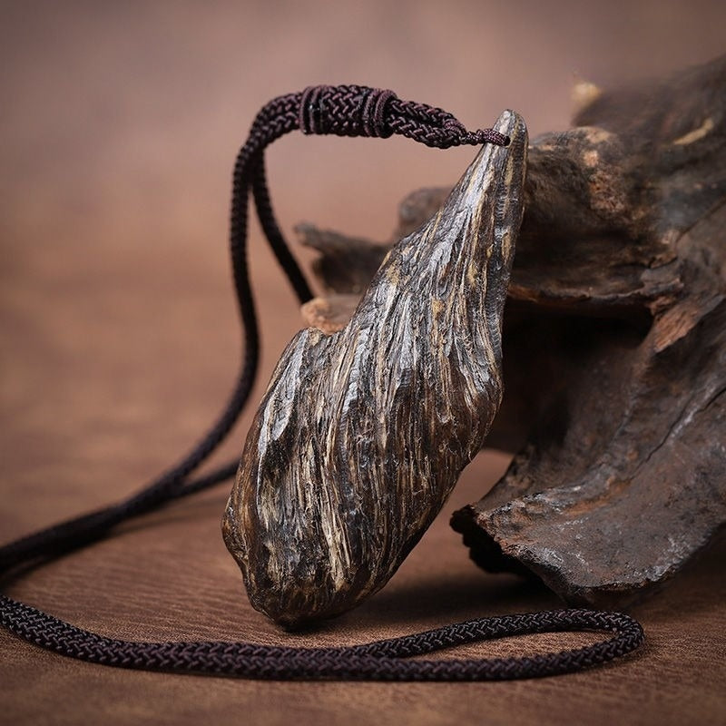 An Ancient Secret for Modern Stress——Agarwood Essence: Natural Stress-Relief Necklace